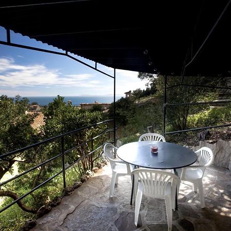 Petite Maison De Vacance Vue Mer Льо Лаванду Екстериор снимка